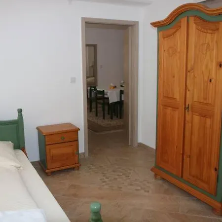 Group Apartment *