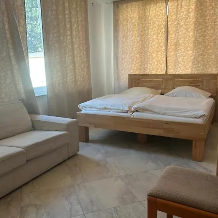 Group Apartment *