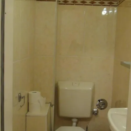 Group Apartment *